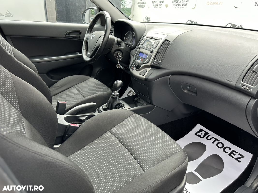 Hyundai i30 i30cw 1.4 blue Comfort - 17