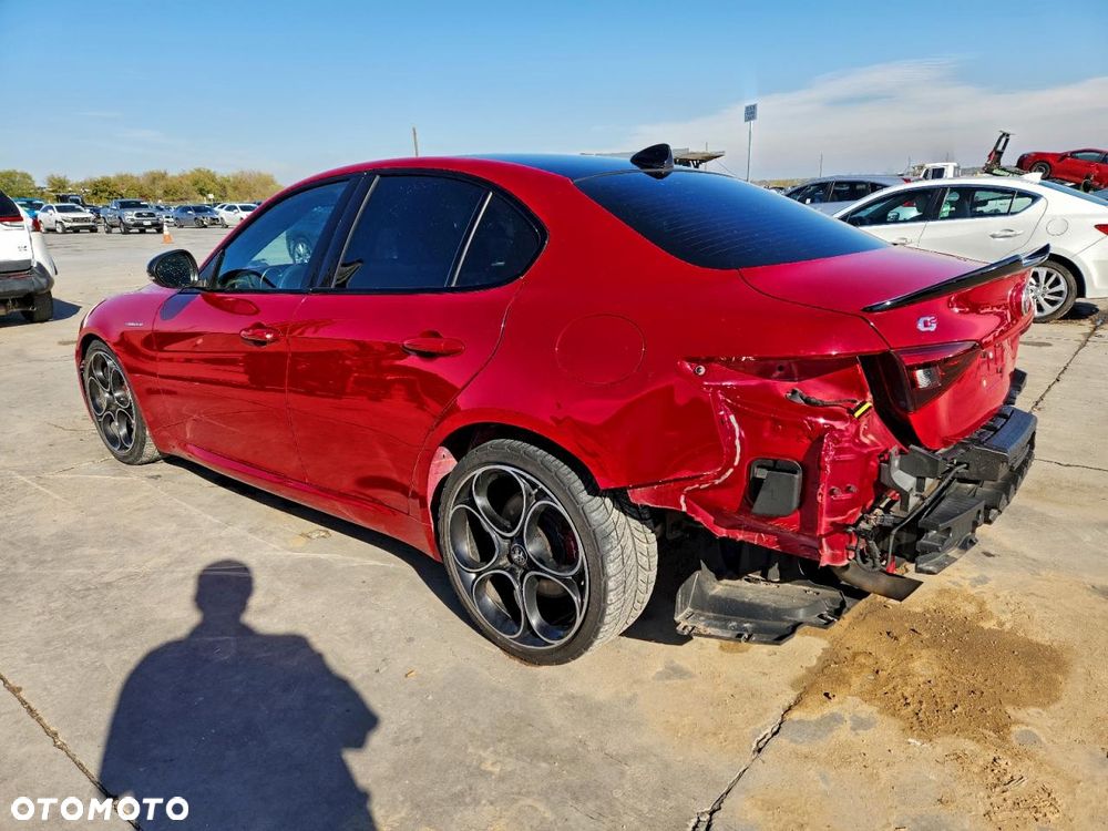 Alfa Romeo Giulia - 5