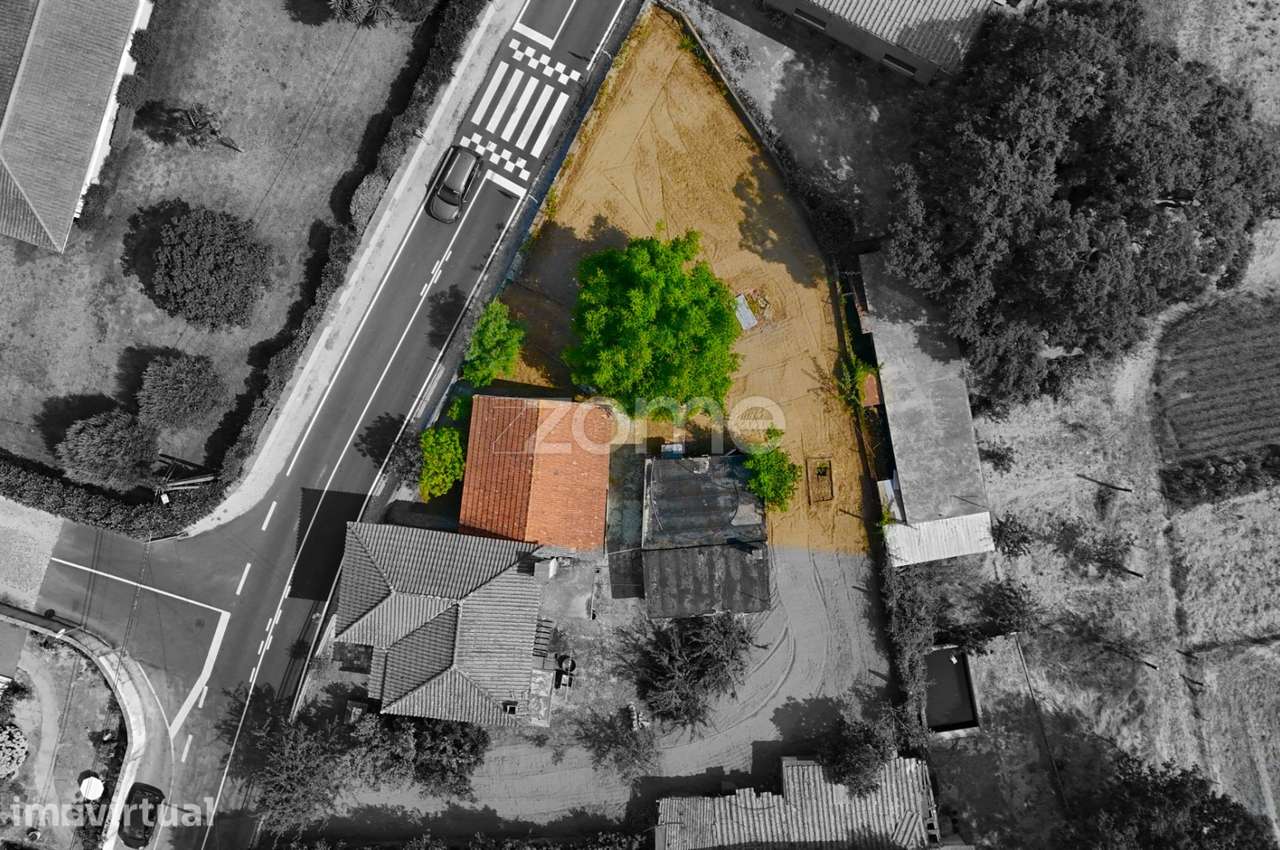 Moradia T1 com projeto aprovado para T3 - Grande imagem: 2/17