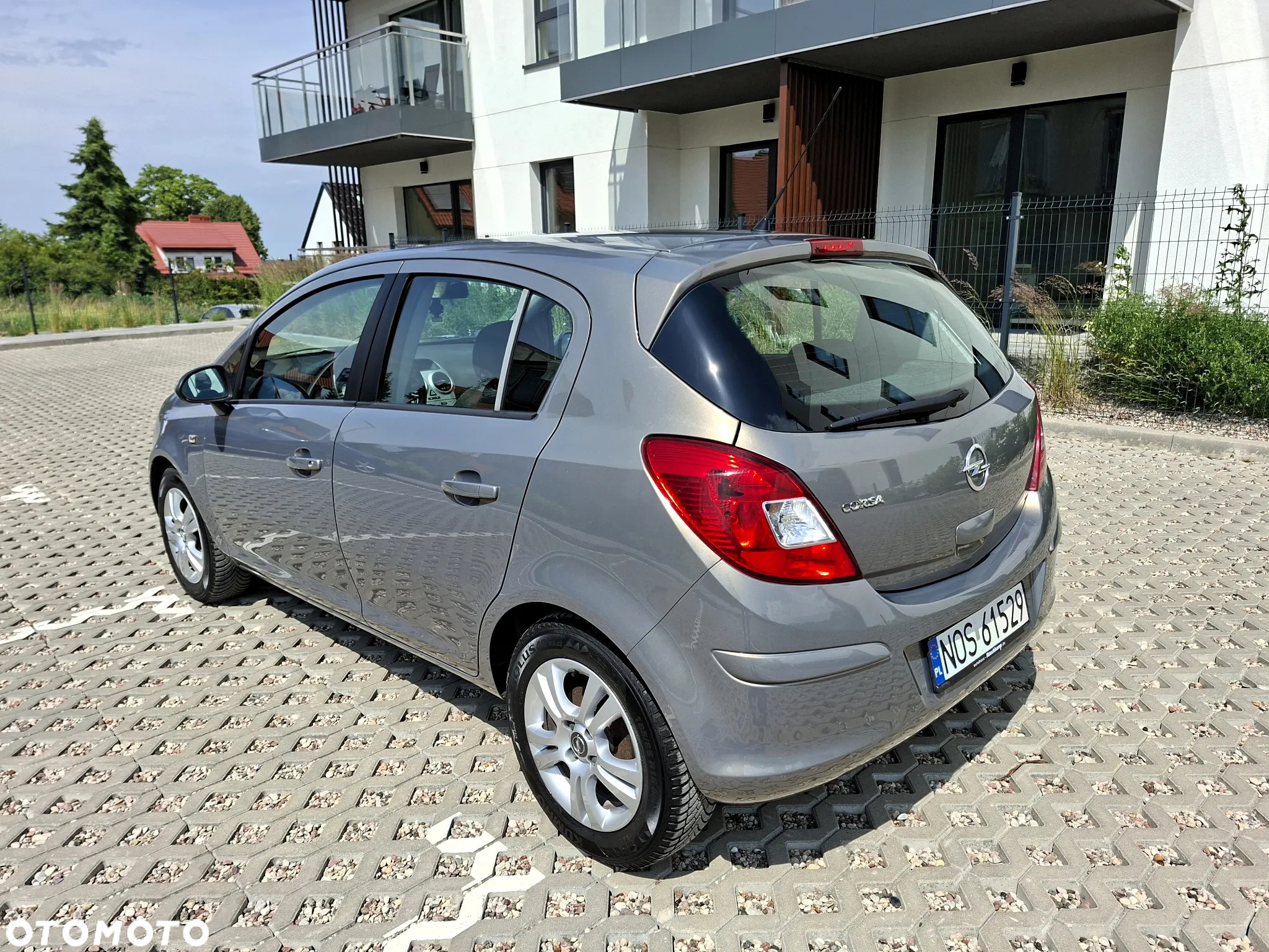Opel Corsa 1.2 16V Edition / Active - 3