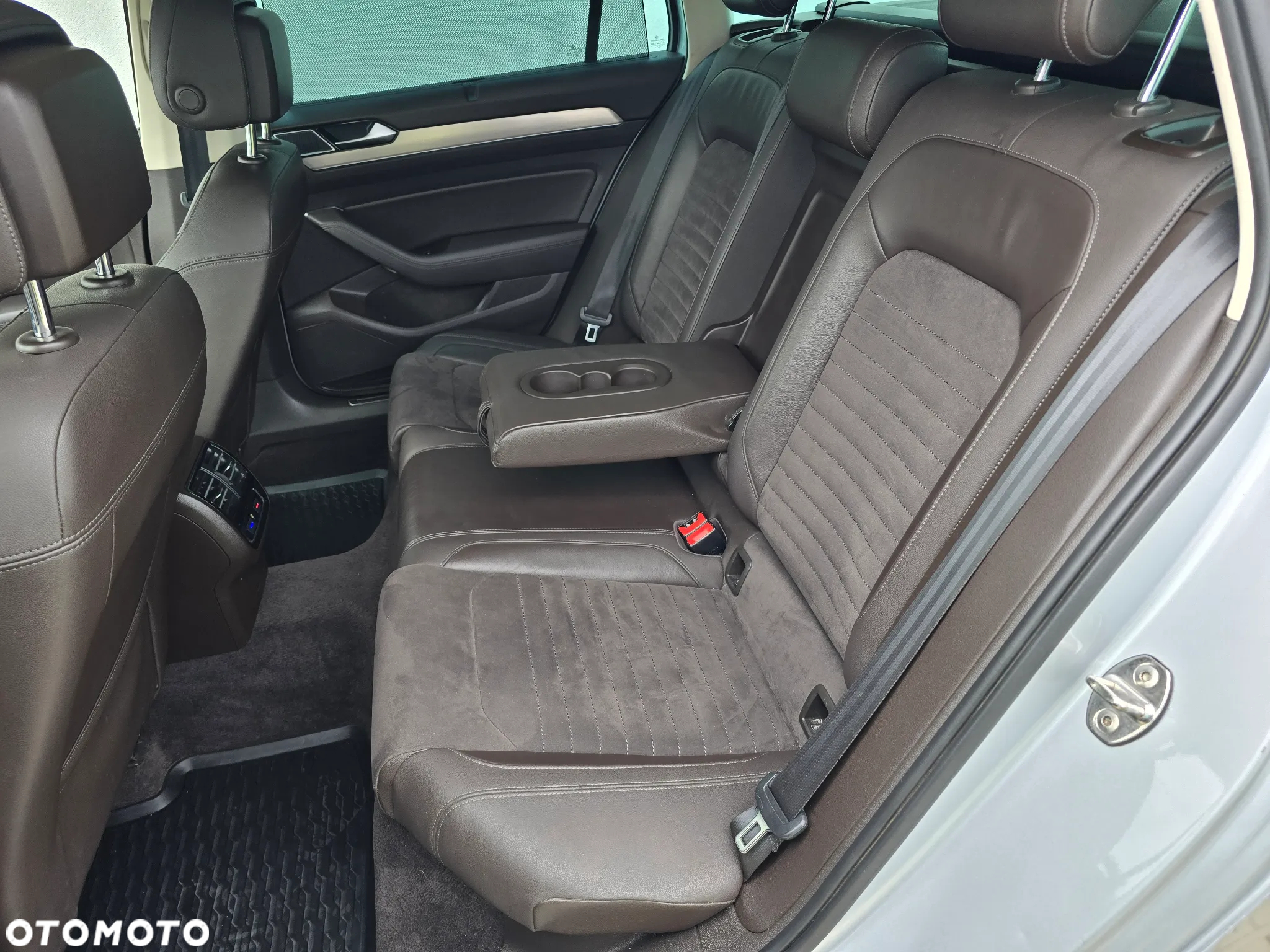 Volkswagen Passat 2.0 TDI 4Mot Elegance DSG - 10