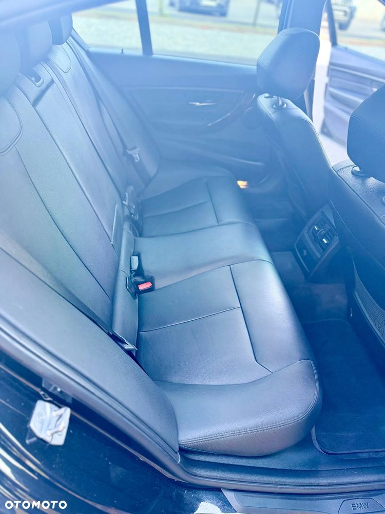 BMW Seria 3 328i - 12