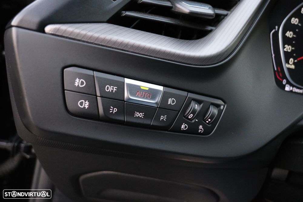 BMW 116 d Pack Desportivo M Auto - 31