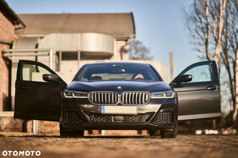 BMW Seria 5 530i xDrive M Sport Edition - 11