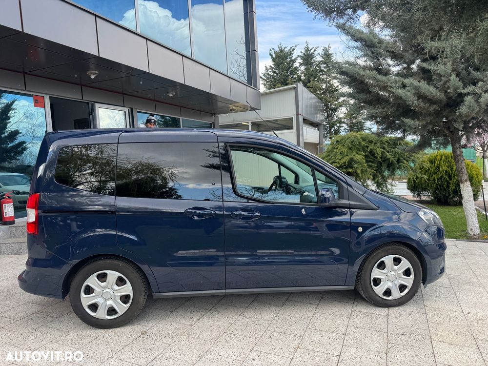 Ford Tourneo Courier 1.5 TDCi S&S Ambiente - 12