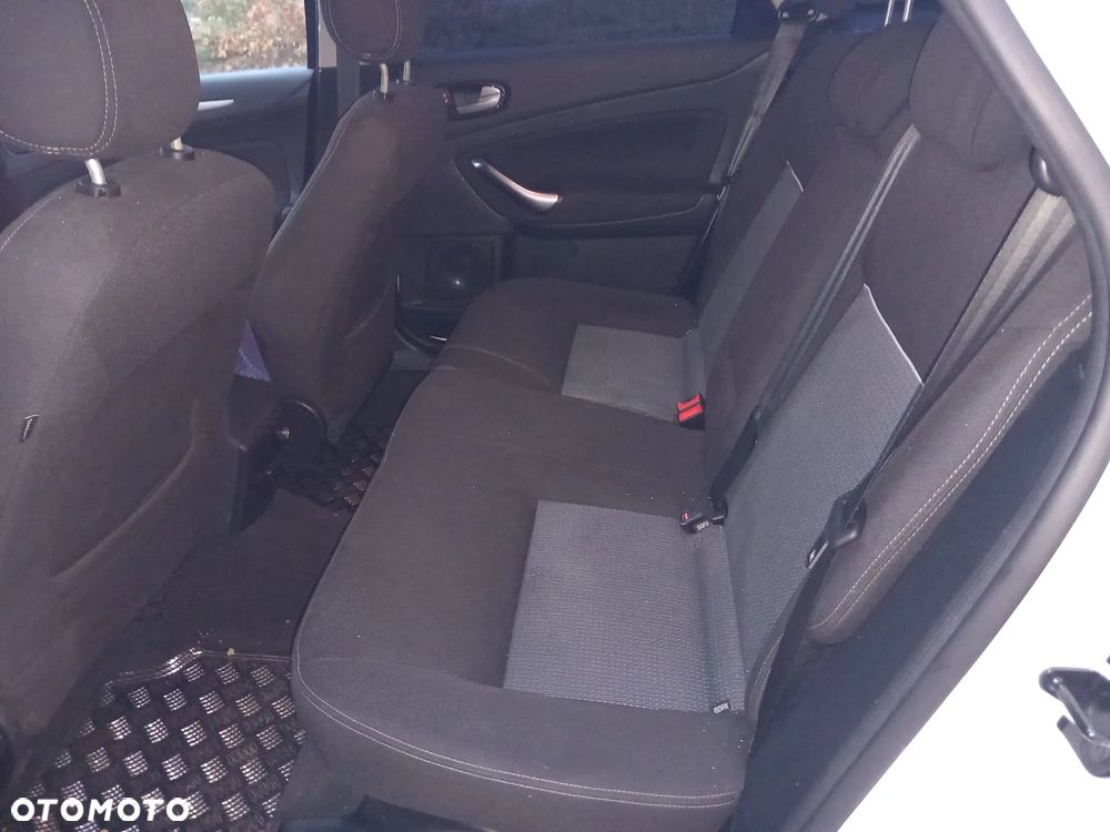 Ford Mondeo 2.0 TDCi Ambiente - 24