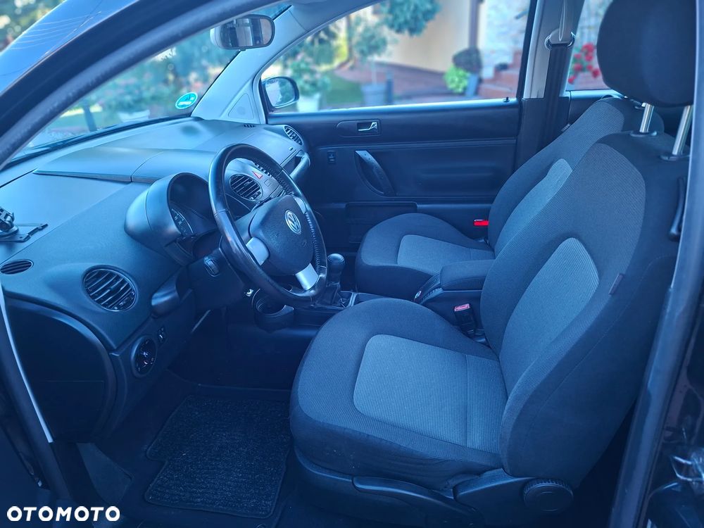 Volkswagen New Beetle - 8