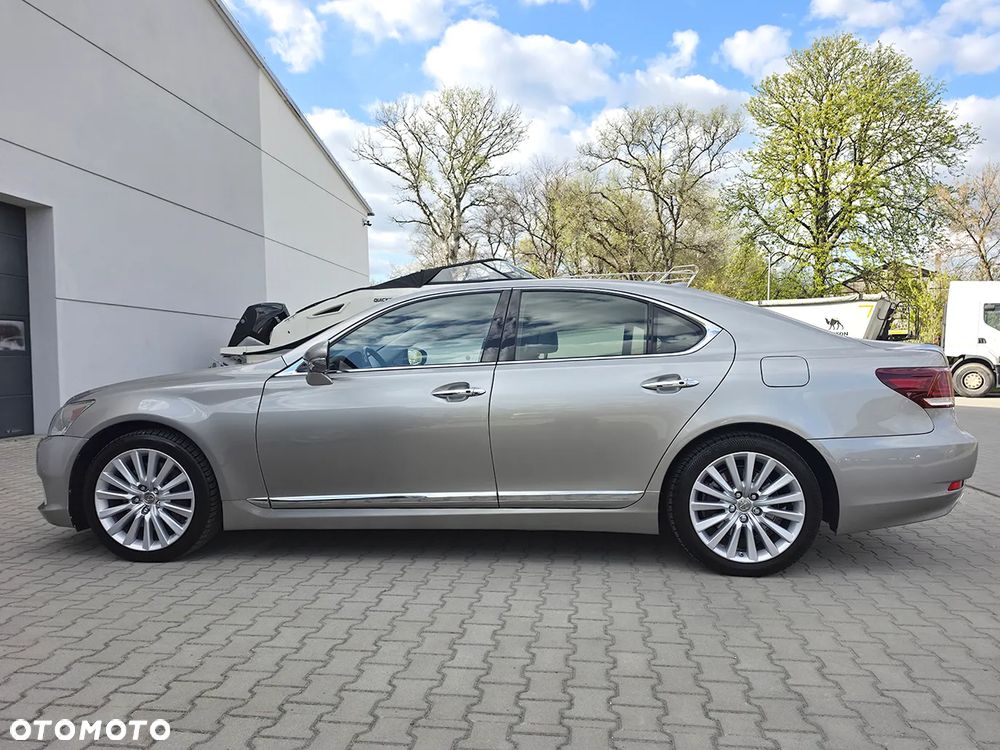 Lexus LS 460 AWD - 8