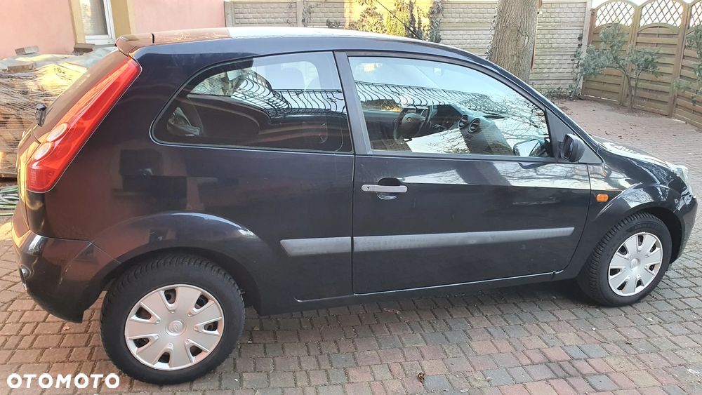 Ford Fiesta 1.3 Ambiente - 1