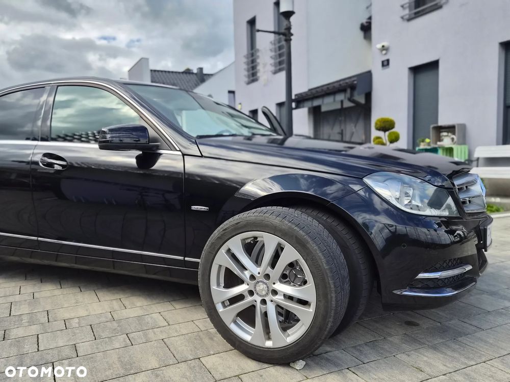 Mercedes-Benz Klasa C 180 CGI BlueEff Avantgarde - 9