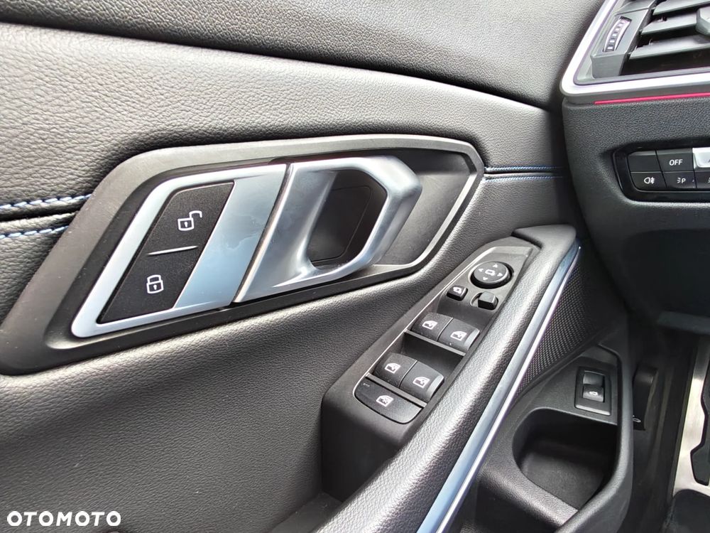 BMW Seria 3 318i M Sport - 27