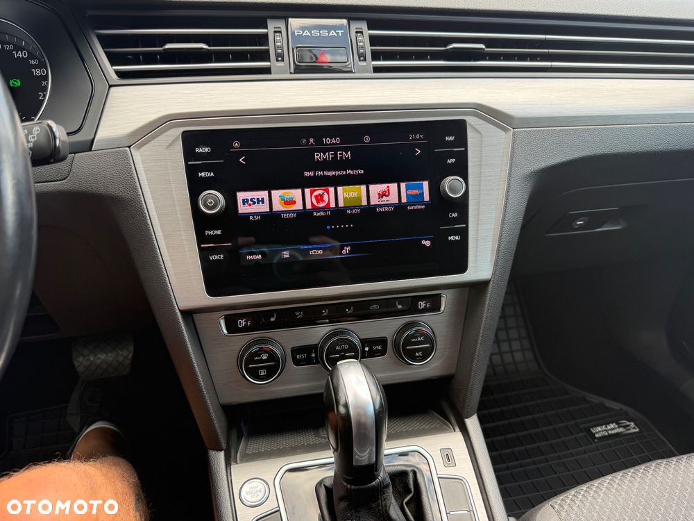 Volkswagen Passat 2.0 TDI SCR DSG Comfortline - 28