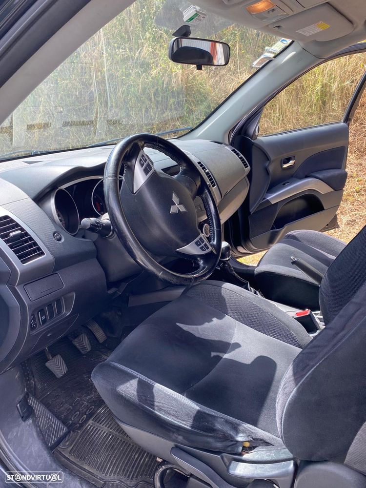 Mitsubishi Outlander 2.0 DI-D SW 4WD - 26