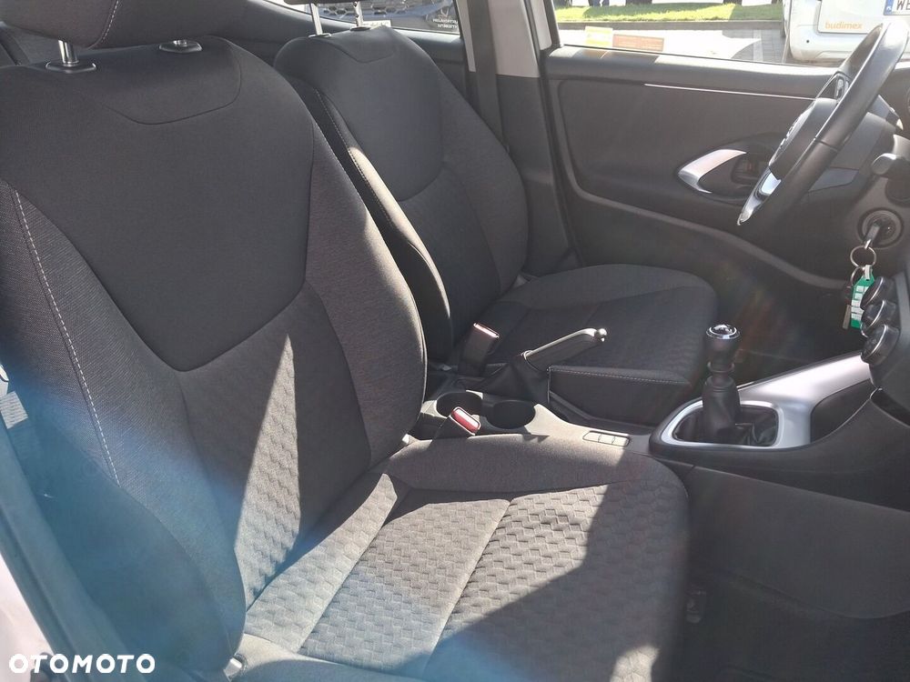 Toyota Yaris - 16