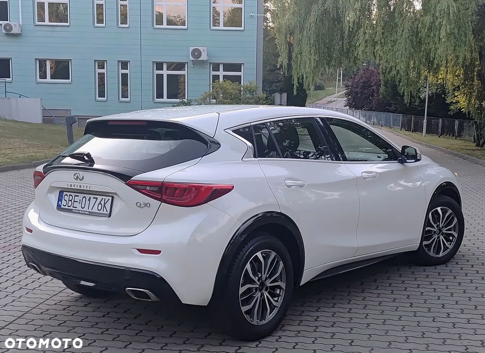 Infiniti Q30 1.6t Pure - 2