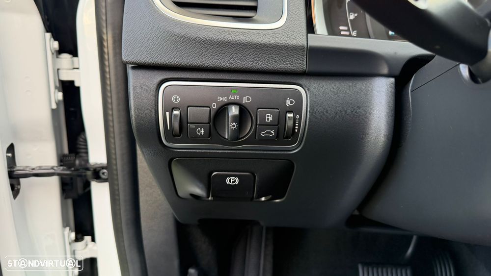 Volvo V60 2.4 D6 Momentum AWD Phev - 42