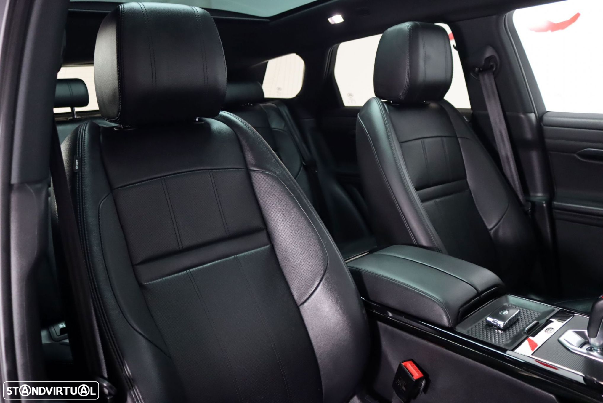 Land Rover Range Rover Evoque 2.0 D150 AWD R-Dynamic SE Auto - 44