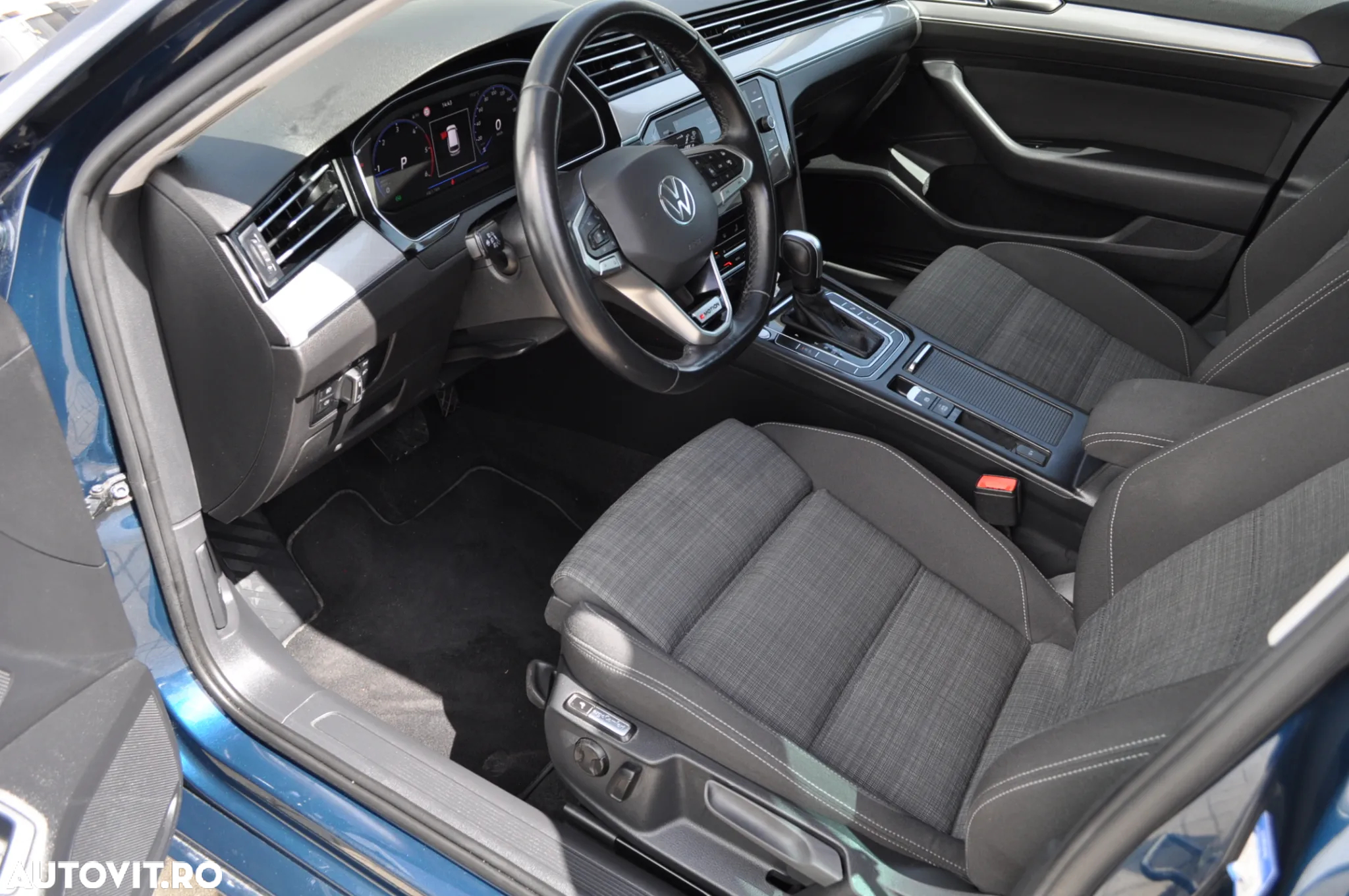 Volkswagen Passat Variant 2.0 TDI SCR DSG 4Motion Business - 8