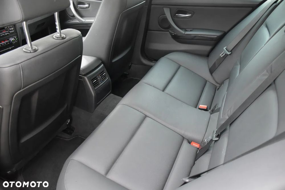 BMW Seria 3 318d DPF Edition Exclusive - 36