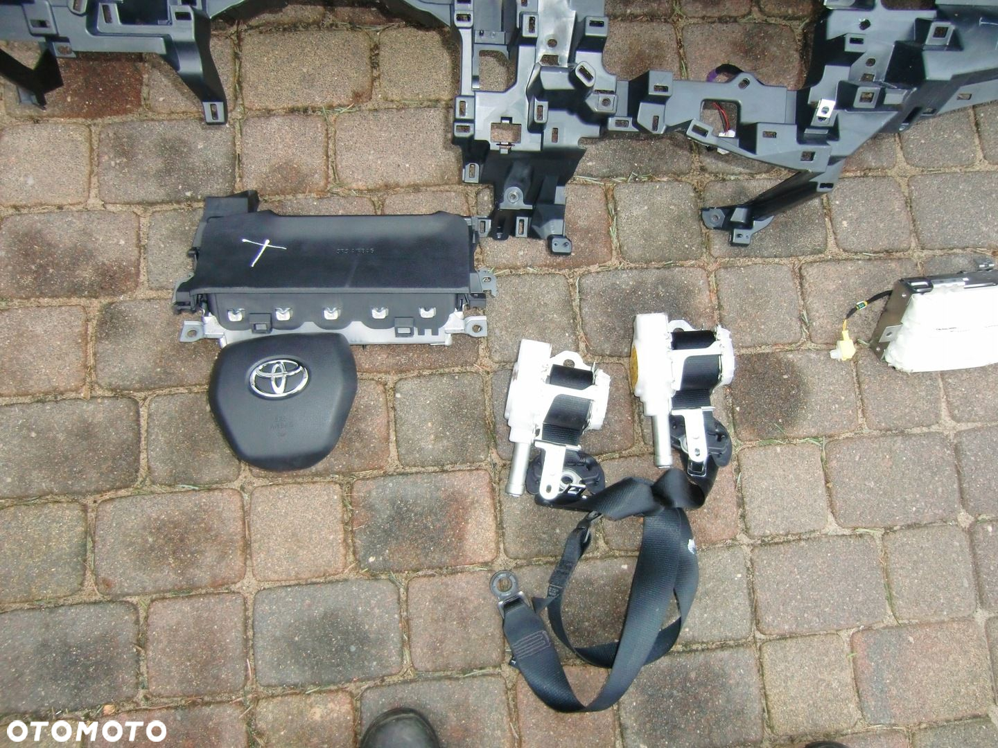 KONSOLA PODUSZKI PASY TOYOTA CAMRY ORYG - 2