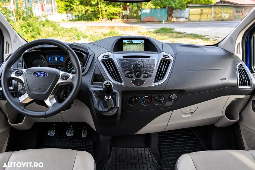 Ford Tourneo Custom - 11