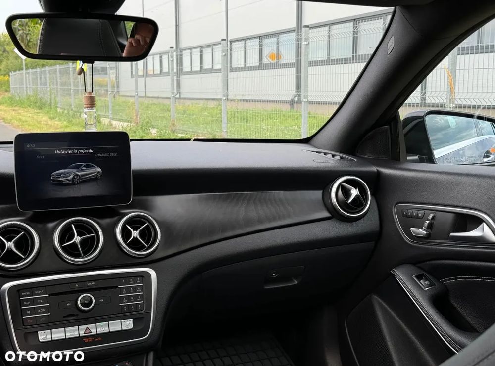 Mercedes-Benz CLA 250 4-Matic AMG Line - 24