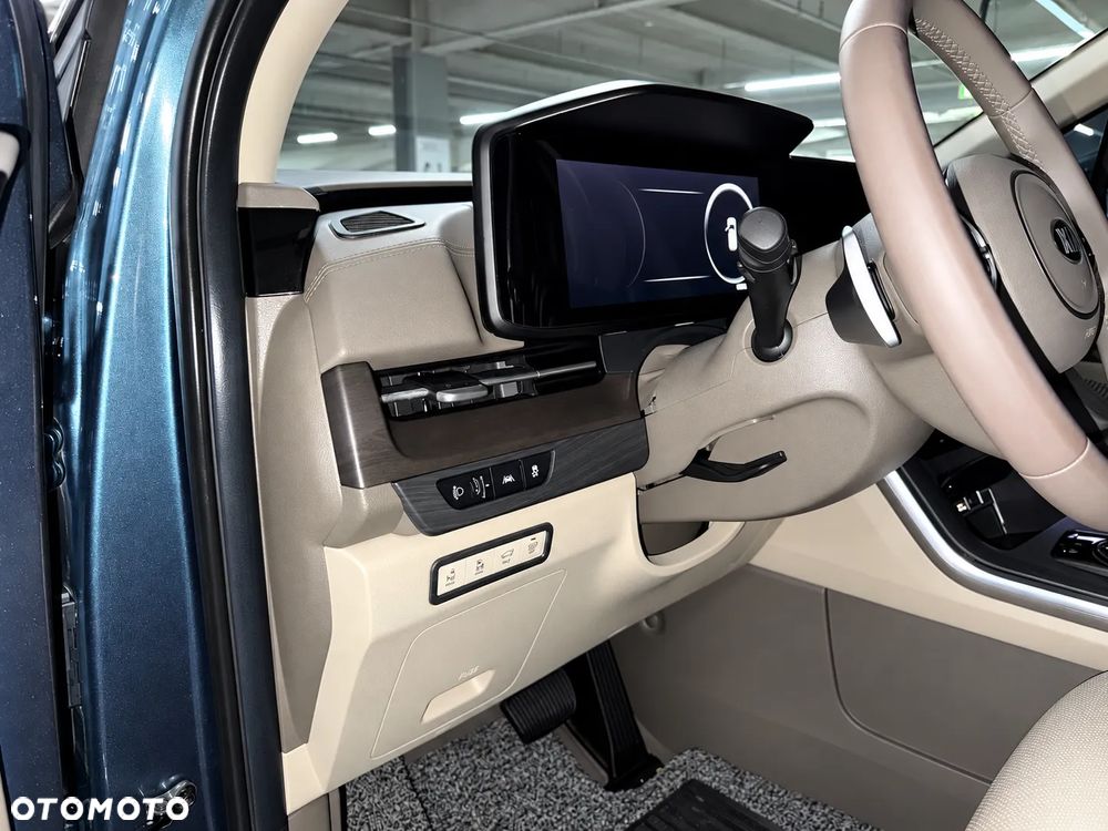 Kia Carnival - 15