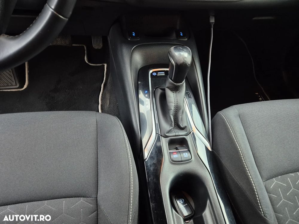 Toyota Corolla Sedan 1.8 HSD Business Plus - 15