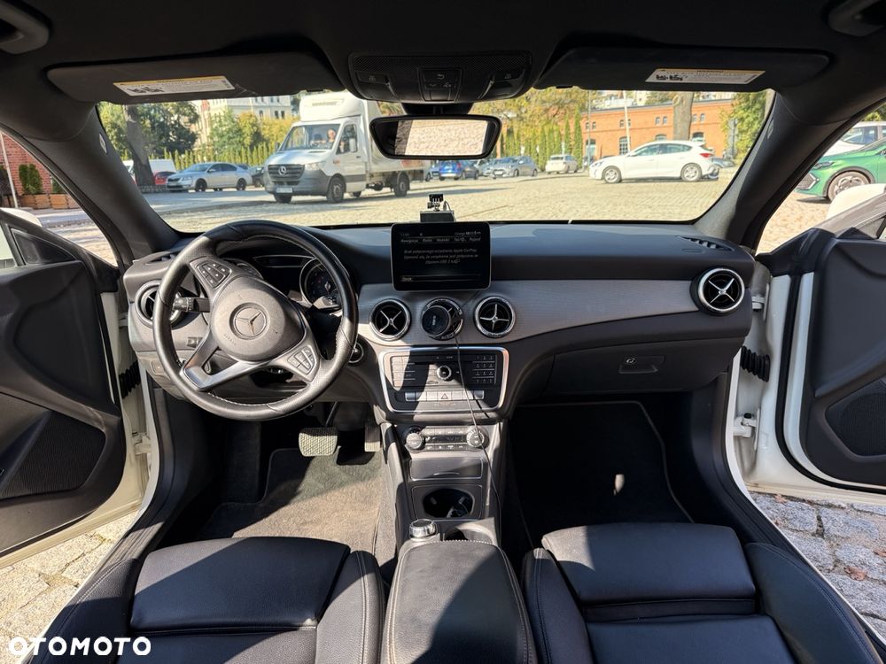 Mercedes-Benz CLA 250 7G-DCT Urban - 18