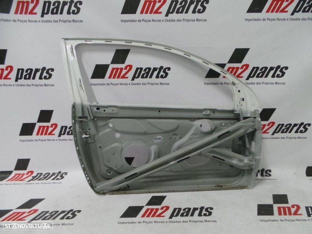 Estrutura de porta Direito/Frente Seminovo/ Original VW GOLF V (1K1) 1K3831302F - 1