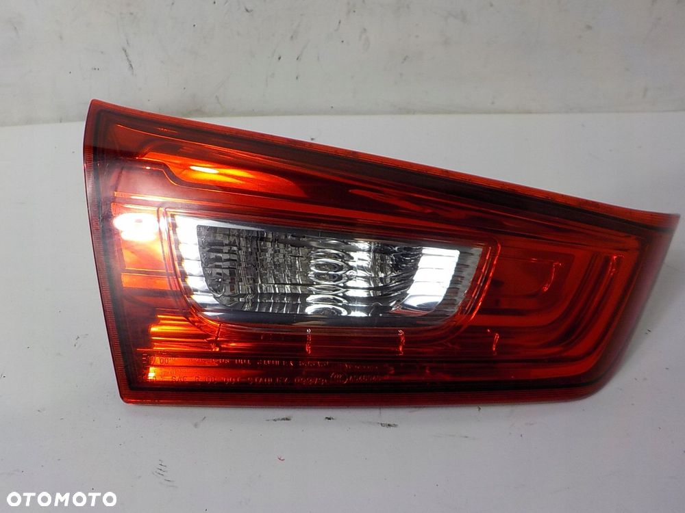 MITSUBISHI ASX LAMPA W KLAPĘ LEWA TYLNA LEWY TYŁ P9373 - 1