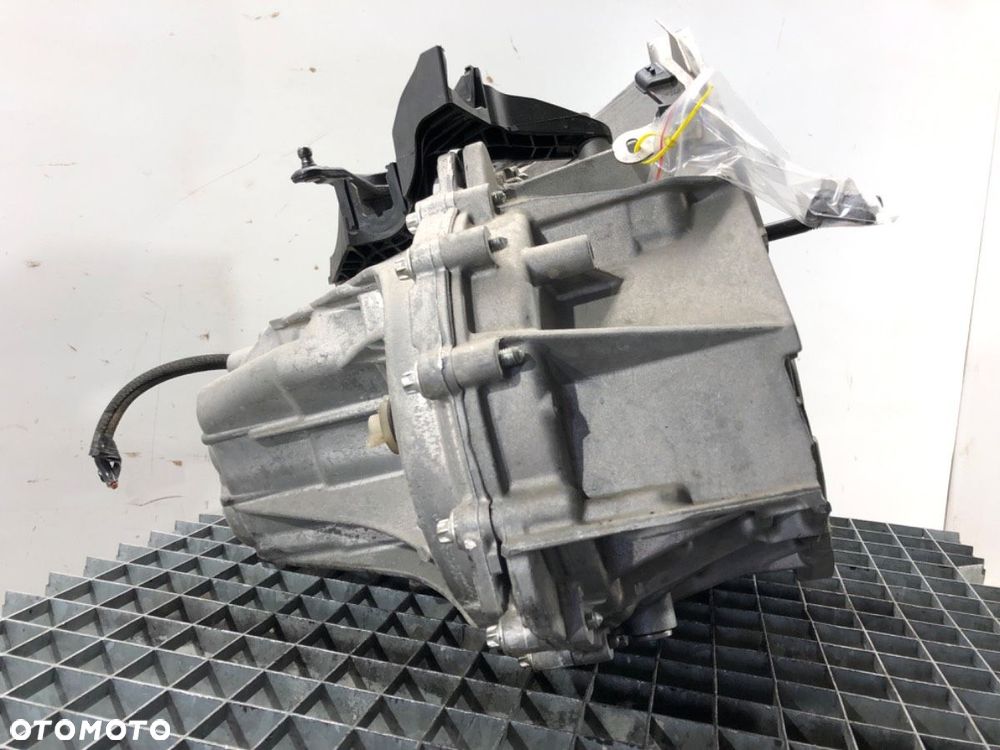 SKRZYNIA BIEGÓW  RENAULT KADJAR (HA_, HL_) 2015 - 2022 1.3 TCe 140 103 kW [140 KM] benzyna 2018 - - 5