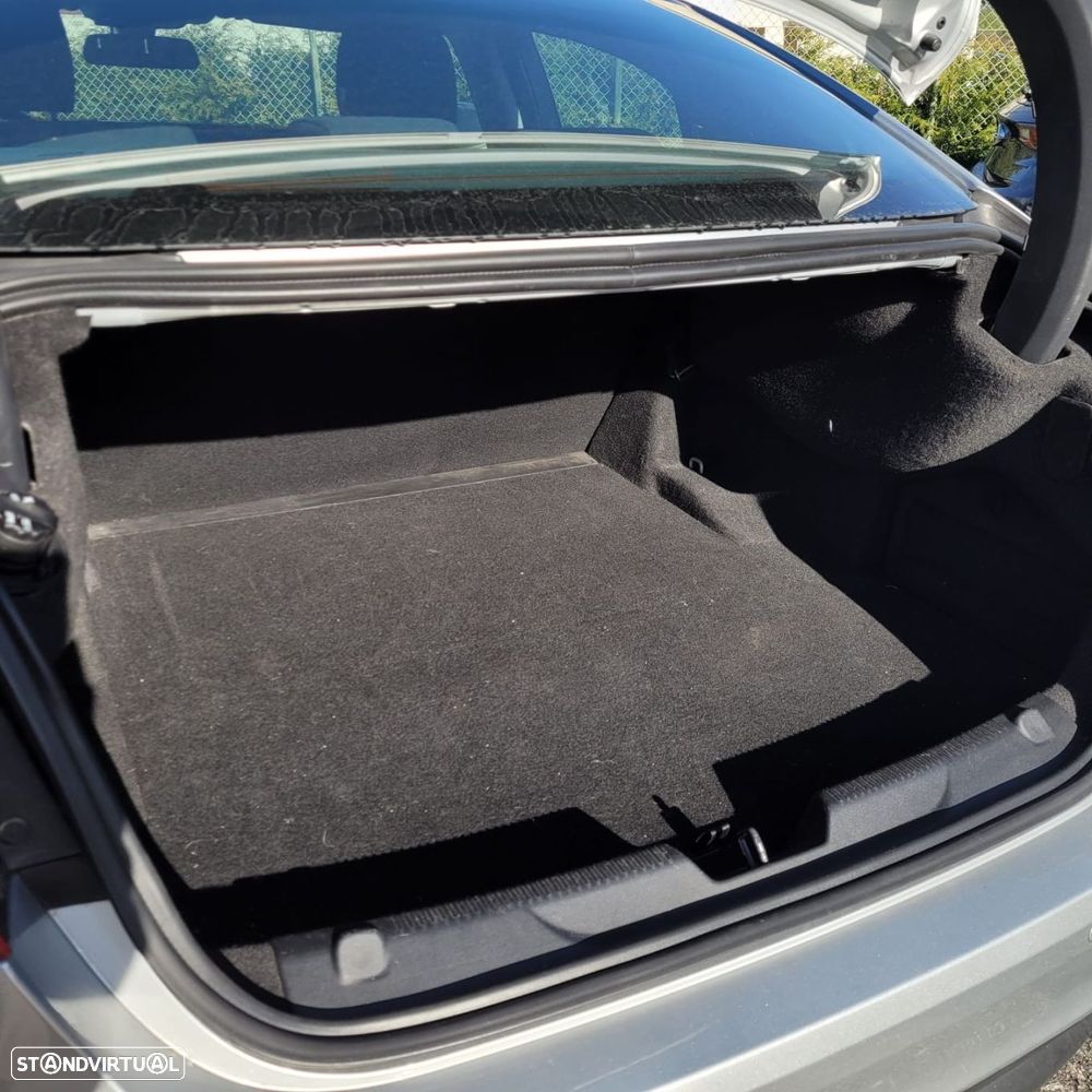 Jaguar XE 2.0 D Pure - 23