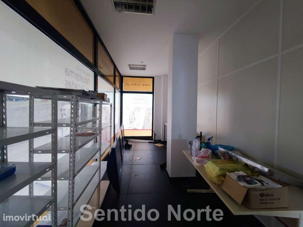 Loja junto ao Hospital de São João para restauração e outros - Grande imagem: 4/8