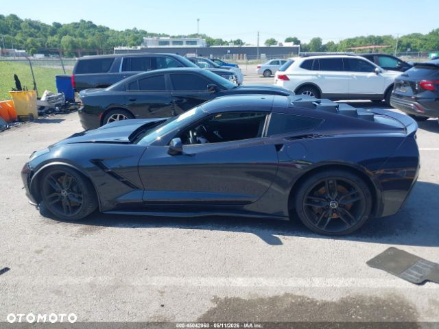 Chevrolet Corvette - 13