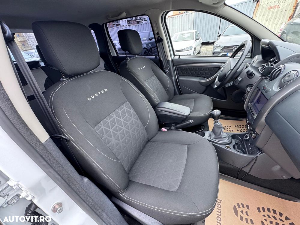 Dacia Duster 1.6 4x4 Laureate - 12