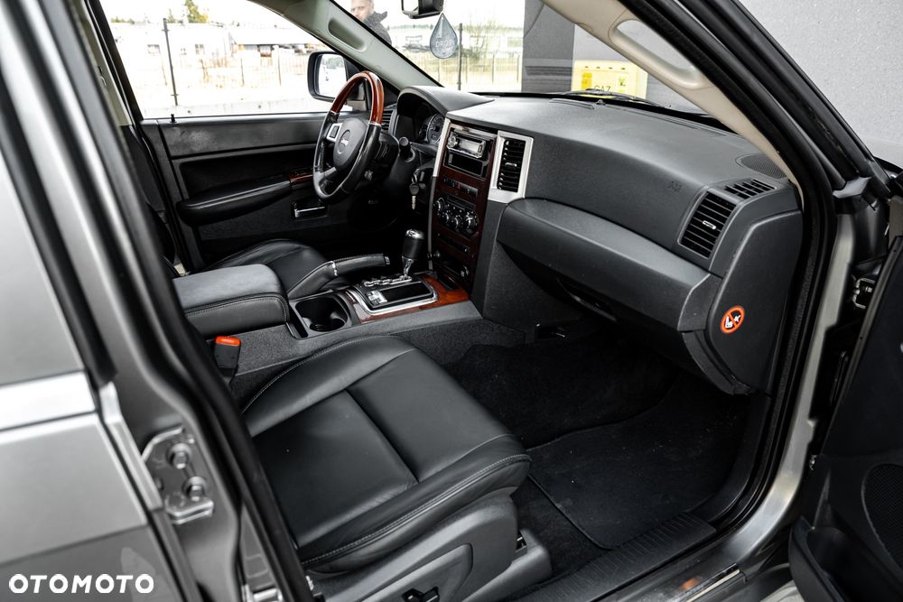 Jeep Grand Cherokee - 22