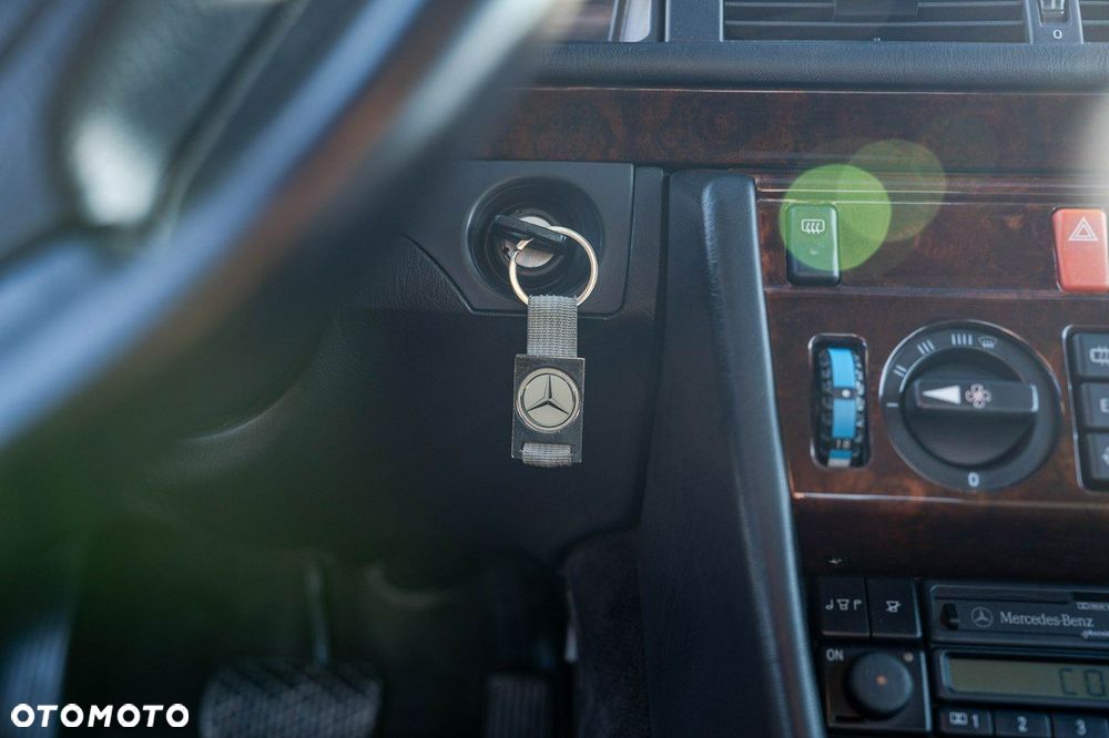 Mercedes-Benz Klasa E 320 - 34