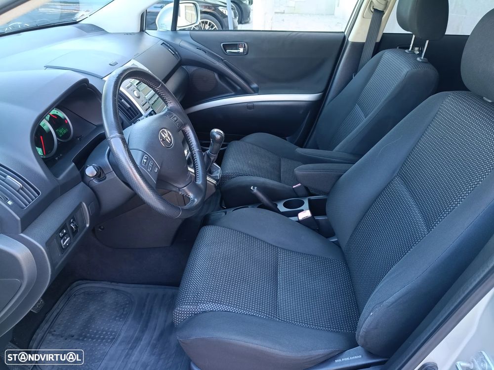 Toyota Corolla Verso 2.2 D-4D Sol - 14