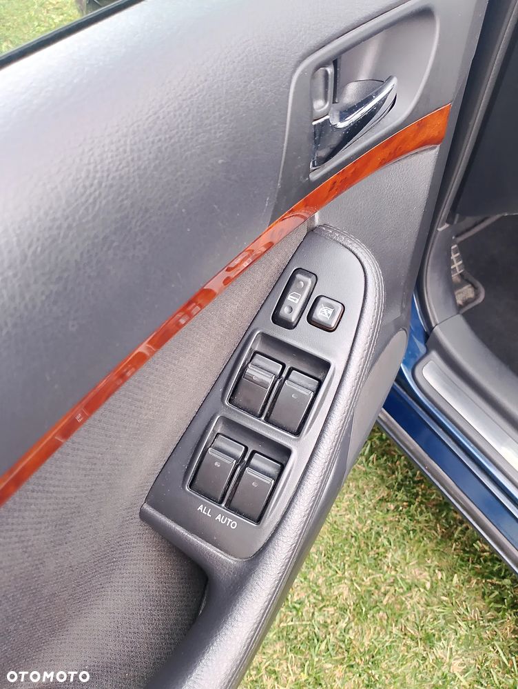 Toyota Avensis - 12