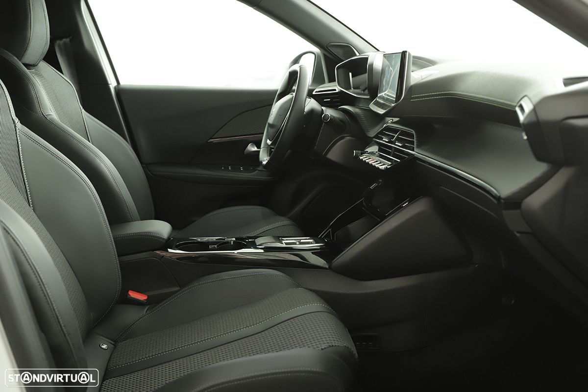 Peugeot e-2008 54 kWh GT - 23