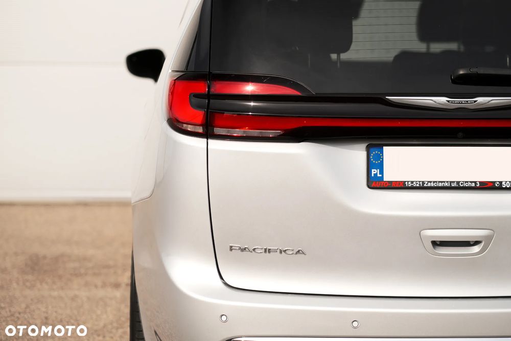 Chrysler Pacifica - 8