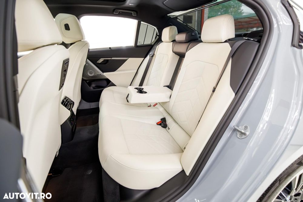 BMW Seria 5 550e xDrive AT PHEV - 12
