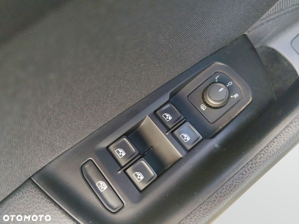 Volkswagen Passat - 12