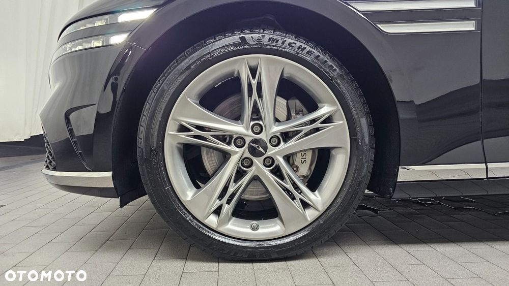 Genesis G90 - 9