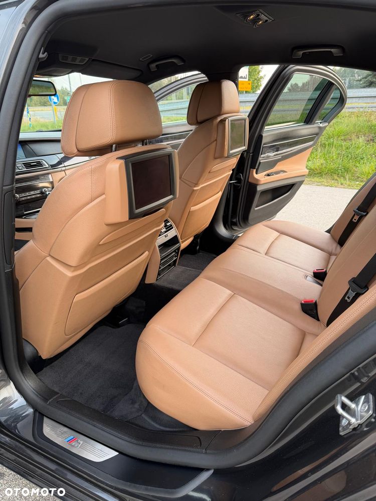 BMW Seria 7 750i xDrive - 10