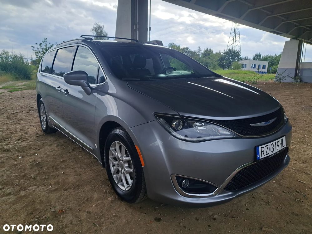 Chrysler Pacifica - 1
