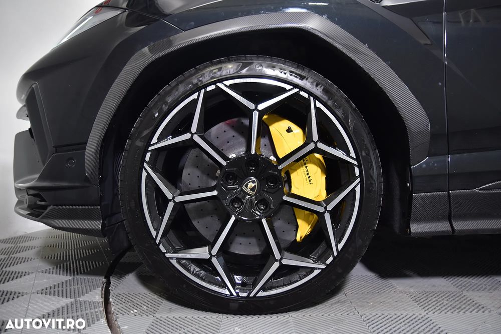 Lamborghini URUS - 13