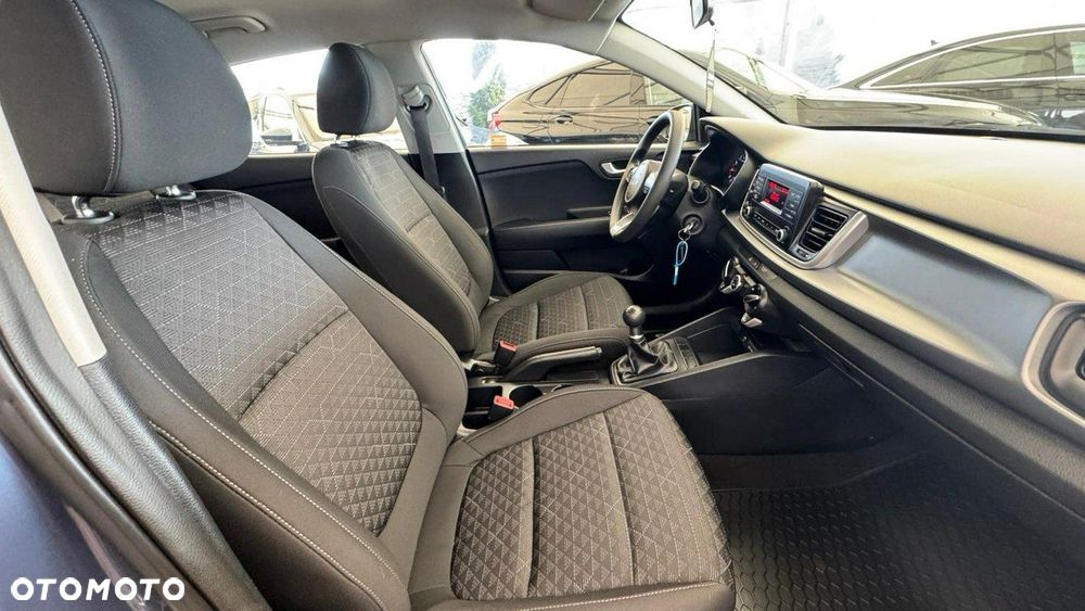 Kia Rio - 32