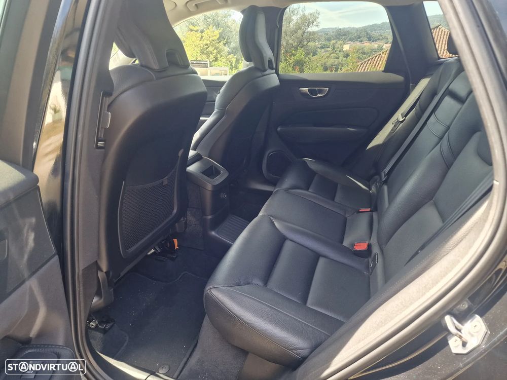 Volvo XC 60 2.0 T8 PHEV R-Design AWD - 6